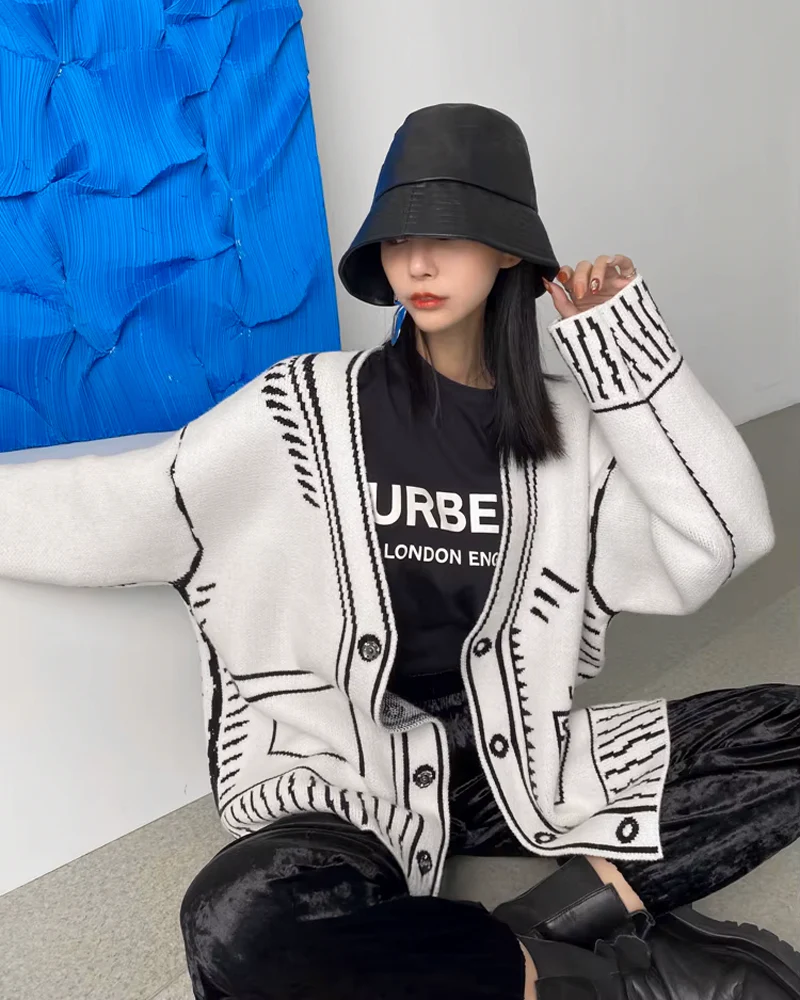 ウーメンズ ボタンアップ カーディガン - Y2K WEAR