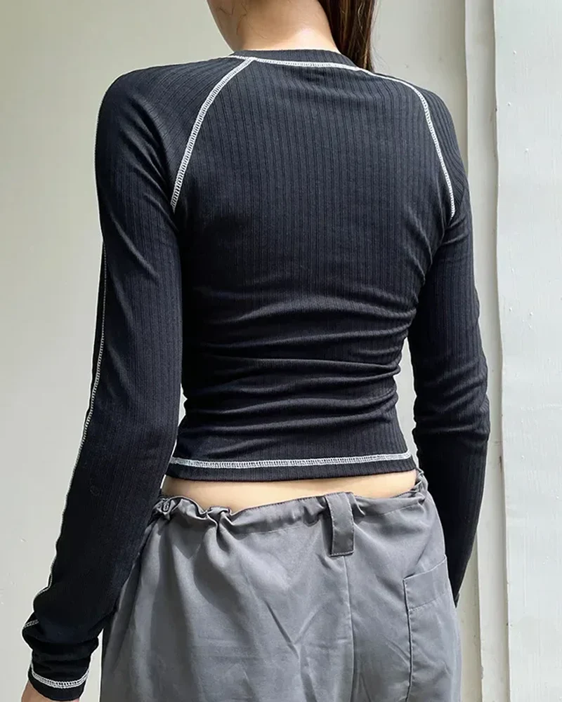 ロングスリーブクロップドブラックトップ - Y2K WEAR